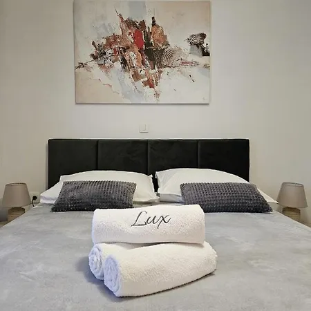 Lux Apartman *