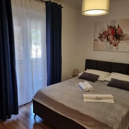 Lux *