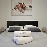 Lux 아파트 *