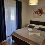 Lux *